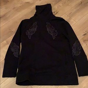 Lululemon black pullover